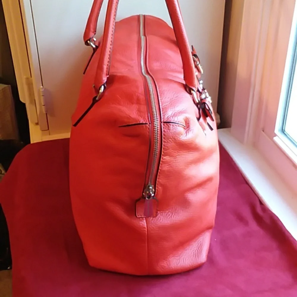 SOLD Michael Kors TravelBag Orange Leather XLarge Bag. Excellent Condition - Picture 7 of 14